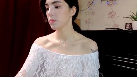 Snapshot of di_moon_ chatting on October 11, 2025, 2:26 pm Diana online show from October 11, 2025, 2:26 pm