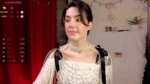 Snapshot of di_moon_ chatting on October 23, 2025, 4:17 pm Diana online show from October 23, 2025, 4:17 pm