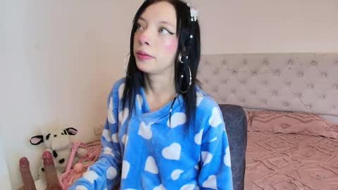 Diamond  online show from April 16, 2026, 1:23 pm