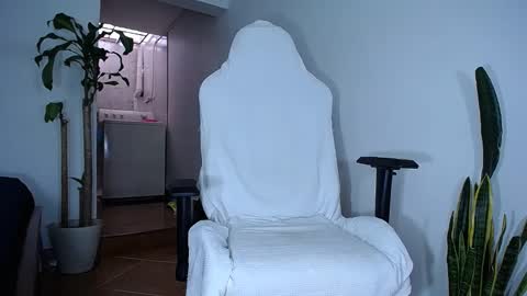Snapshot of diamond_black00 chatting on February 4, 2025, 6:49 pm MaSSimo online show from February 4, 2025, 6:49 pm