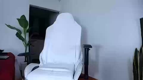 Snapshot of diamond_black00 chatting on October 15, 2025, 11:16 pm MaSSimo online show from October 15, 2025, 11:16 pm