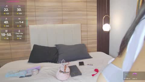 Camila and Megan online show from April 12, 2026, 11:04 am