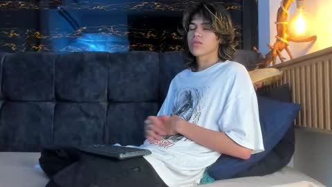 Snapshot of diamond_twink chatting on October 10, 2025, 7:35 pm diamond_twink online show from October 10, 2025, 7:35 pm