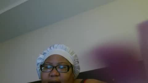 diamondbbwqueen online show from May 17, 2026, 2:02 pm