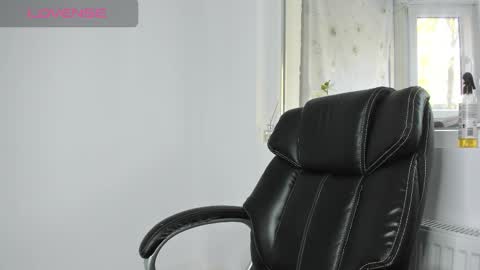 diamondkay_ online show from October 21, 2025, 7:53 am