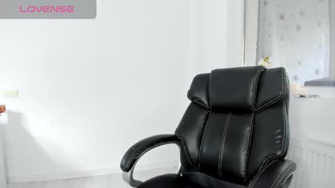 diamondkay_ online show from October 28, 2025, 8:40 am