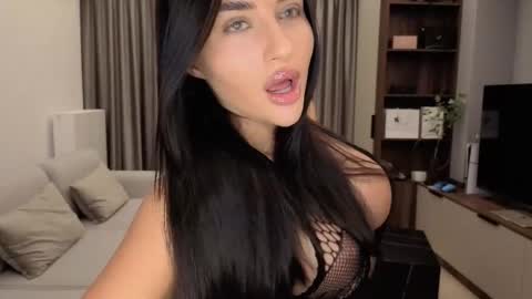 Iris online show from October 5, 2025, 7:12 pm