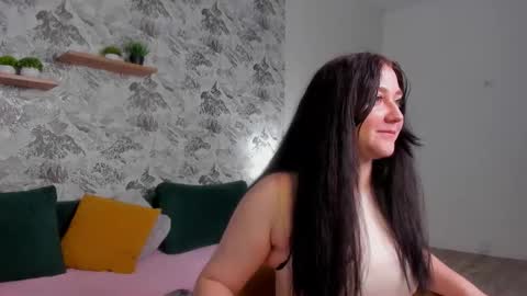 Snapshot of diana_charon chatting on October 19, 2025, 1:39 am Diana online show from October 19, 2025, 1:39 am