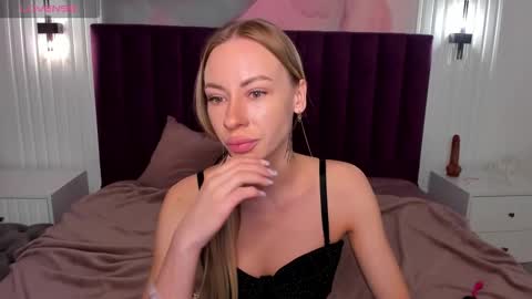 Diana  online show from October 6, 2025, 1:25 am