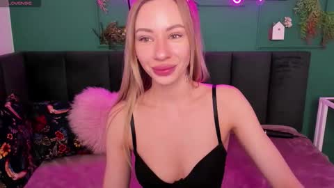 Diana  online show from November 6, 2025, 1:50 am