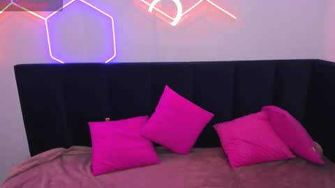 Diana  online show from November 8, 2025, 5:18 am