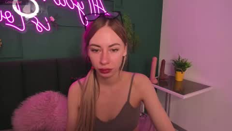 Diana  online show from February 23, 2026, 2:42 am