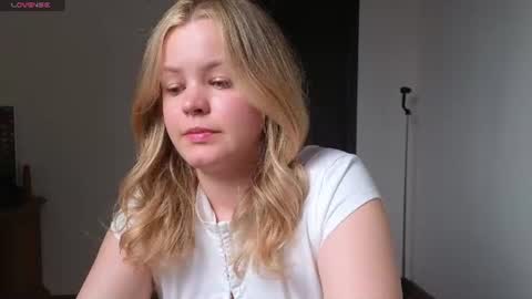 Snapshot of dianaholiday chatting on June 18, 2026, 4:11 pm Olga online show from June 18, 2026, 4:11 pm