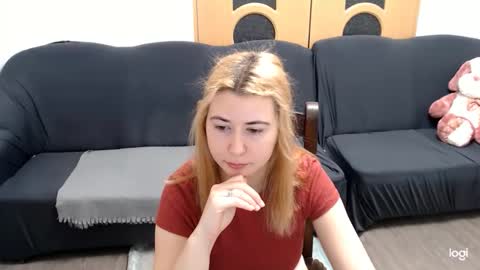 Snapshot of dianasmiey7 chatting on March 6, 2025, 8:19 am dianasmiey7 online show from March 6, 2025, 8:19 am