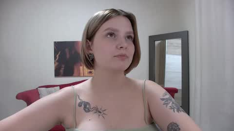 Snapshot of dianemills chatting on January 29, 2025, 12:01 am Diane Mills online show from January 29, 2025, 12:01 am