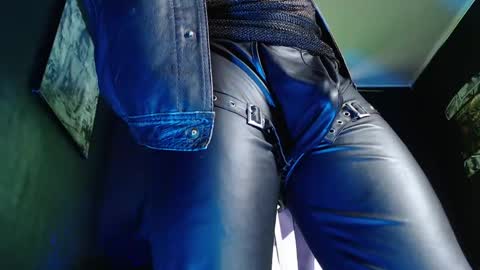 DICAPRIO online show from April 17, 2026, 6:33 pm