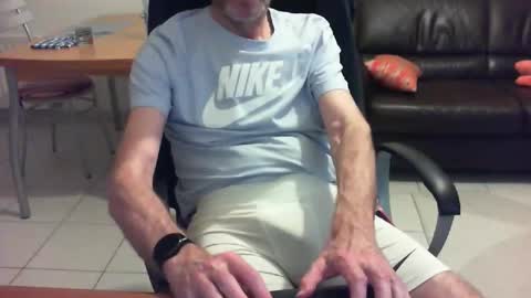 Snapshot of didonc chatting on May 3, 2026, 8:15 pm didonc from france..... online show from May 3, 2026, 8:15 pm