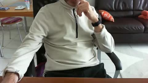 Snapshot of didonc chatting on May 17, 2026, 9:06 am didonc from france..... online show from May 17, 2026, 9:06 am