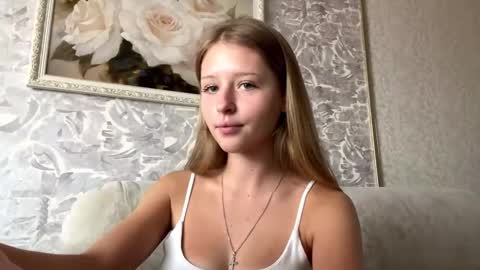 Mia 18 . online show from February 15, 2026, 7:51 am