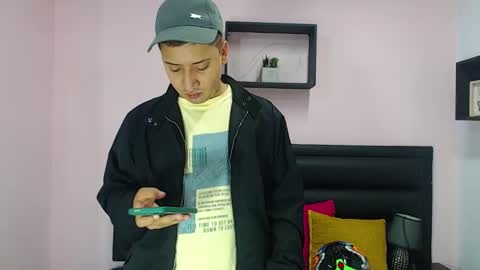 Snapshot of diiego_xxx chatting on February 9, 2025, 4:50 pm diiego_xxx online show from February 9, 2025, 4:50 pm