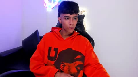 dikey_18 online show from November 5, 2025, 9:26 pm