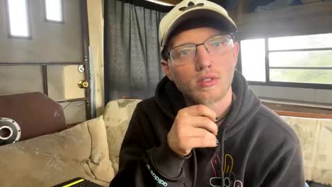 Daddy online show from May 1, 2026, 8:24 pm
