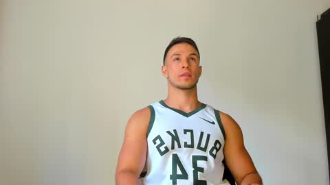 dimitricaruso online show from January 17, 2025, 5:51 pm