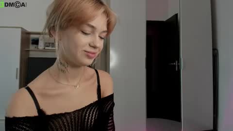 Snapshot of din_star chatting on October 19, 2025, 8:04 am Dina online show from October 19, 2025, 8:04 am