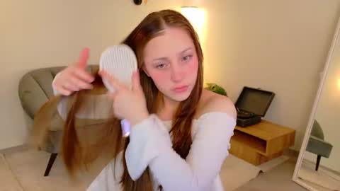 Snapshot of dina_peach chatting on July 19, 2026, 5:55 am Dina online show from July 19, 2026, 5:55 am