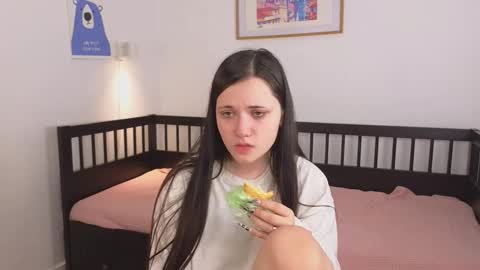 Rina online show from November 8, 2025, 4:23 am