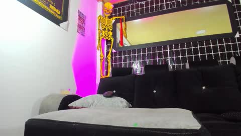 diosa aylaIndependent Model online show from October 16, 2025, 11:28 pm