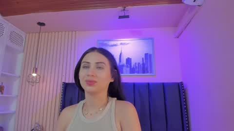 Cristal  online show from May 26, 2026, 4:30 am