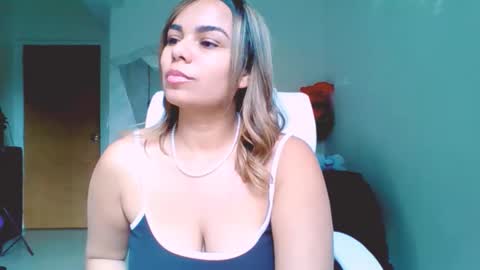 diosadeluniverso_ online show from December 3, 2025, 7:01 pm