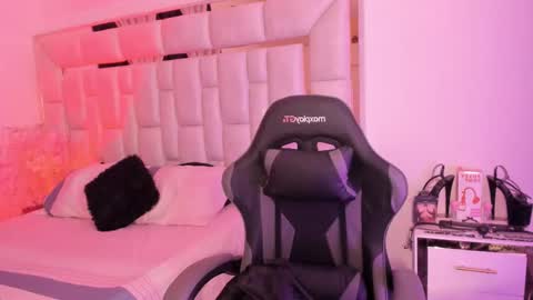 Violet online show from March 26, 2026, 1:01 am