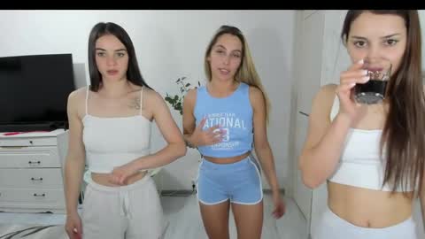 Gyna    Josie    online show from June 5, 2026, 1:01 am