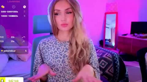 Snapshot of disney__princess chatting on October 23, 2025, 3:28 am JASMINE online show from October 23, 2025, 3:28 am