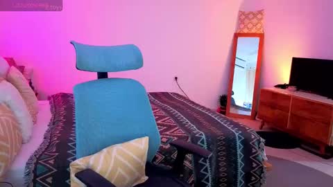 Snapshot of disney__princess chatting on November 8, 2025, 4:01 am JASMINE online show from November 8, 2025, 4:01 am