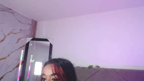 disyamil_pineda online show from May 16, 2026, 10:36 am