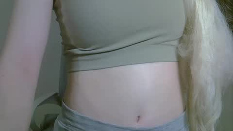 DitaMilton online show from October 20, 2025, 8:42 pm