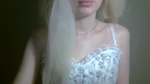 DitaMilton online show from October 25, 2025, 1:29 pm