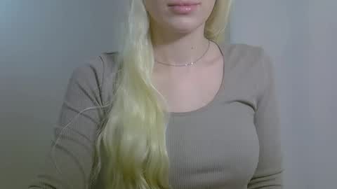 DitaMilton online show from November 15, 2025, 10:04 pm