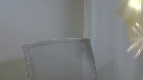 DitaMilton online show from November 20, 2025, 10:31 pm