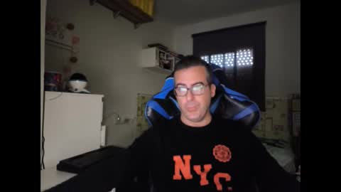 ditos_c online show from October 31, 2025, 9:54 am