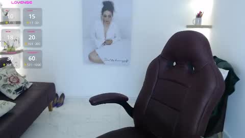 Snapshot of diva_milf chatting on June 27, 2026, 5:51 pm Diva online show from June 27, 2026, 5:51 pm