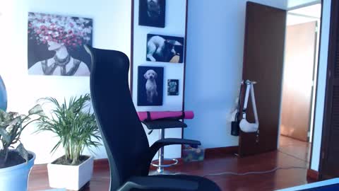 Snapshot of divineisis chatting on January 19, 2026, 12:31 pm Hera online show from January 19, 2026, 12:31 pm