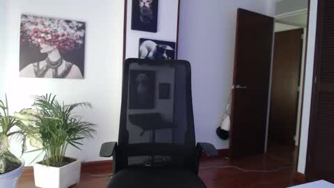 Snapshot of divineisis chatting on February 3, 2026, 12:32 pm Hera online show from February 3, 2026, 12:32 pm