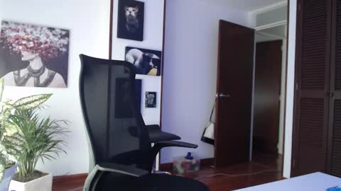 Snapshot of divineisis chatting on February 11, 2026, 11:59 am Hera online show from February 11, 2026, 11:59 am