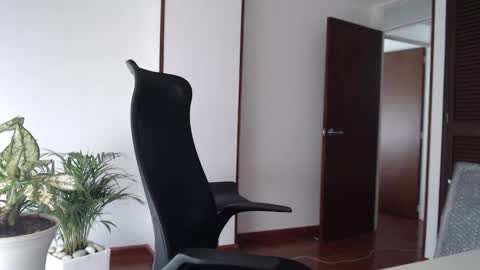 Snapshot of divineisis chatting on February 25, 2026, 12:37 pm Hera online show from February 25, 2026, 12:37 pm