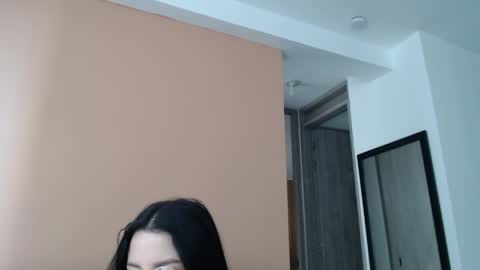 Snapshot of divineisis chatting on April 28, 2026, 12:32 pm Hera online show from April 28, 2026, 12:32 pm