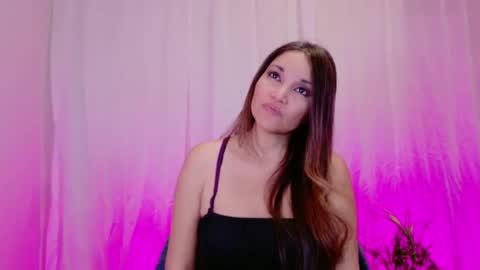 Snapshot of divinelynn chatting on January 20, 2025, 7:46 pm DivineLynn online show from January 20, 2025, 7:46 pm